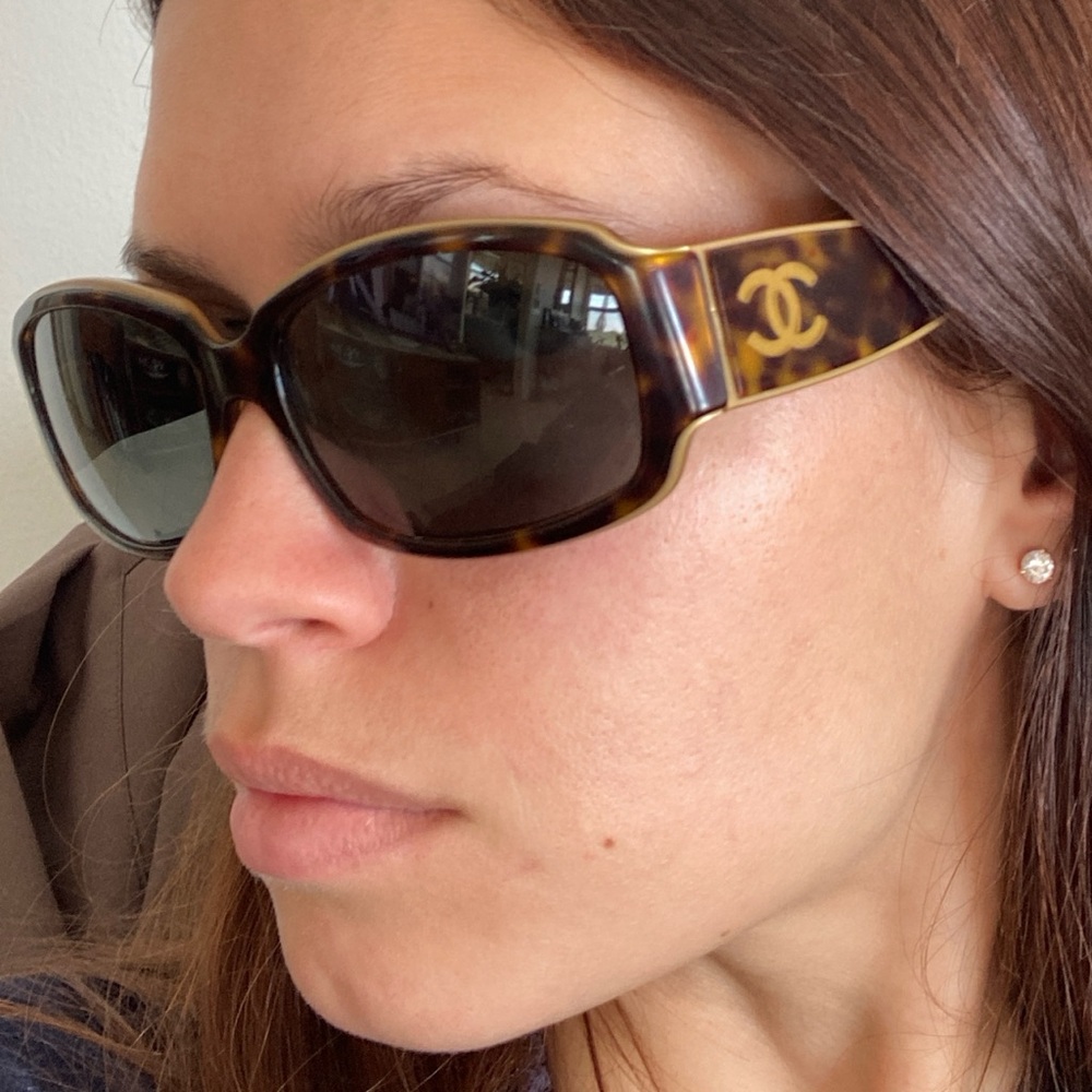 CHANEL Brown Tortoise Sunglasses